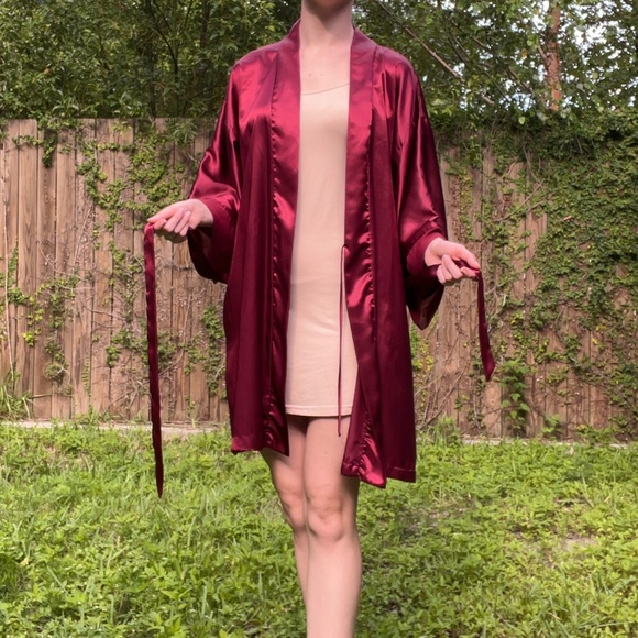 3/$30 Vintage Satin & Silk Robe - Picture 6 of 7